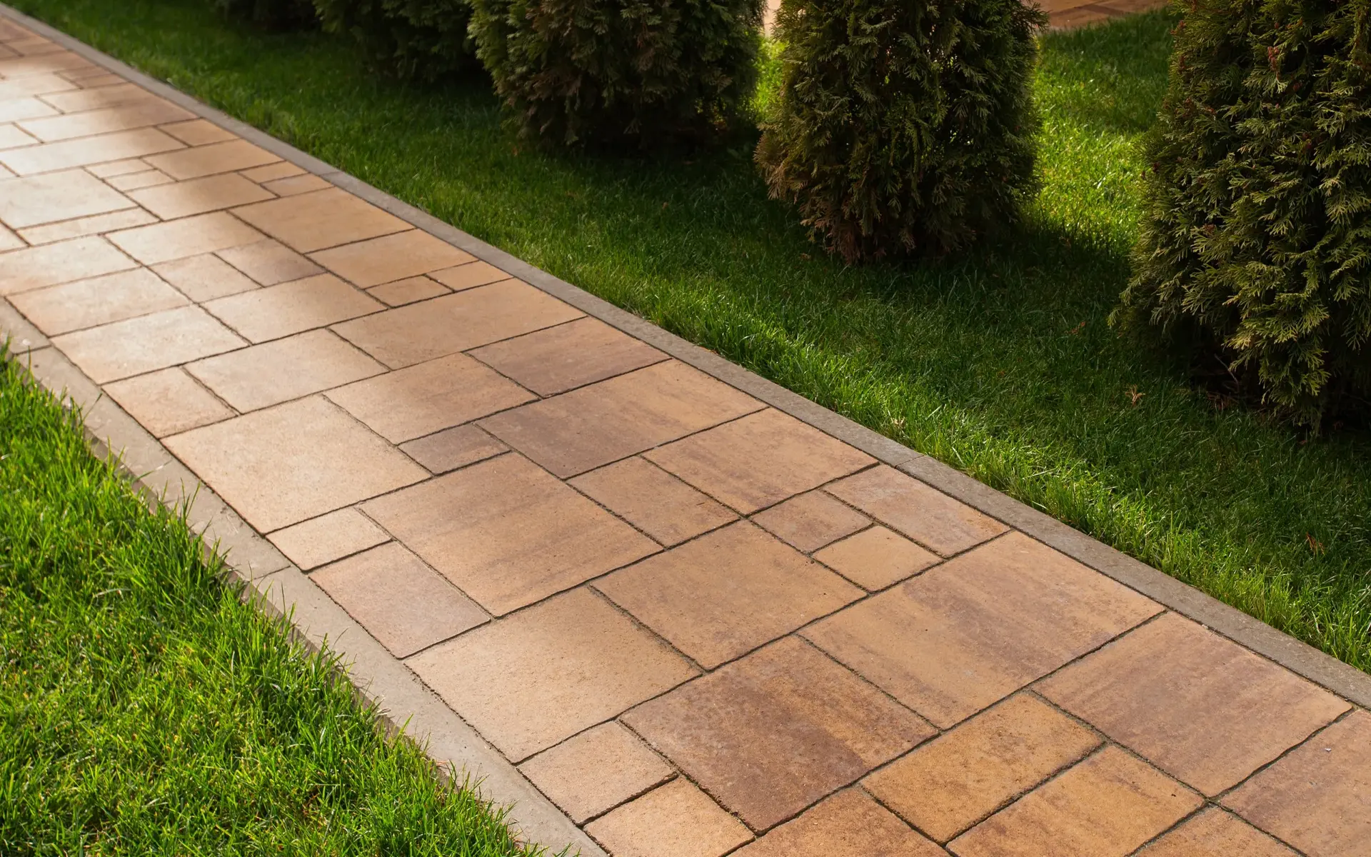 Beautiful interlock driveway in Ottawa