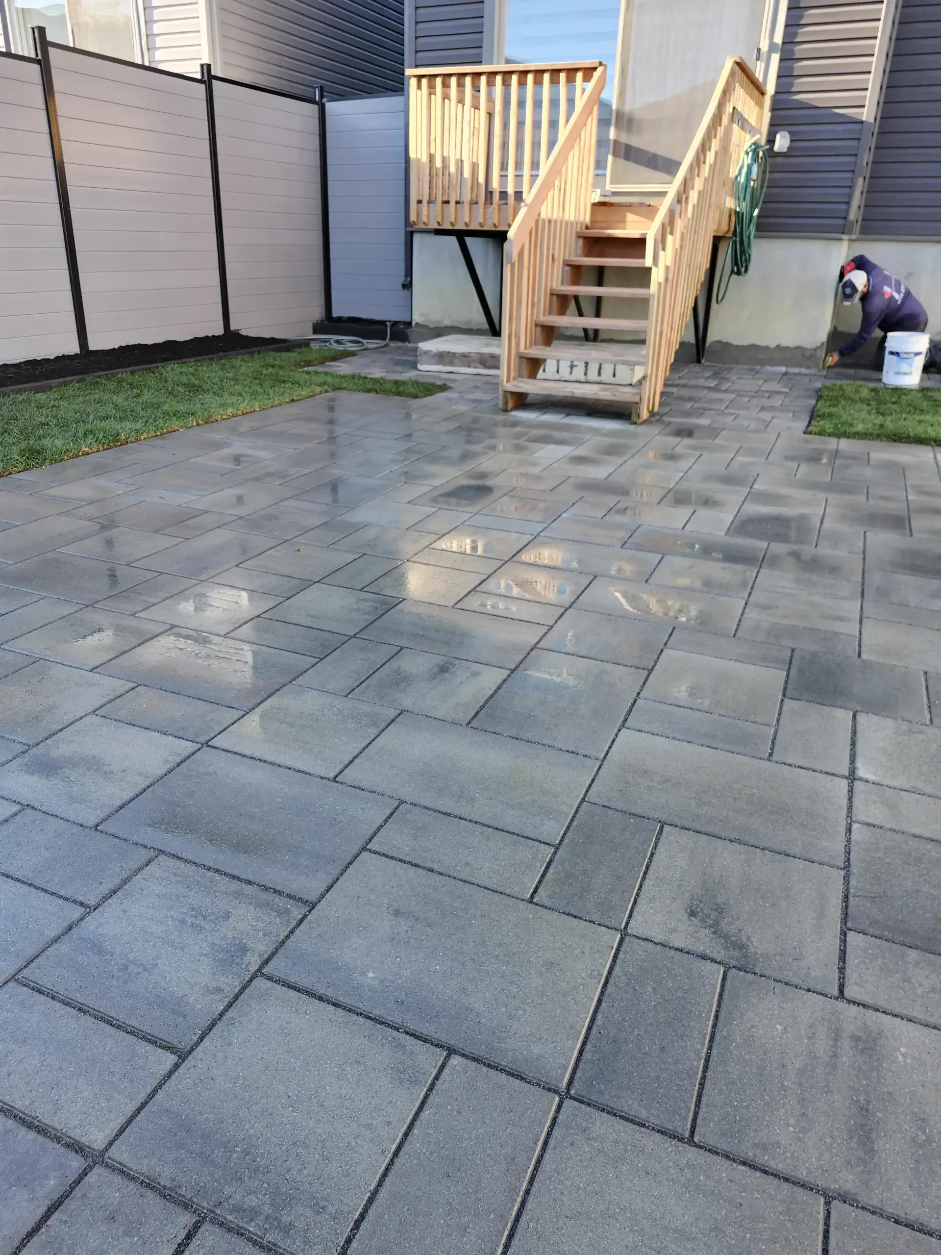 Grey backyard patio with side-yard transitions